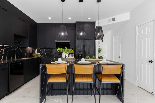 204 Lincoln Ave, Huntington Beach, CA 92648