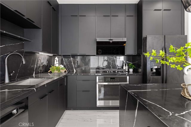 204 Lincoln Ave, Huntington Beach, CA 92648