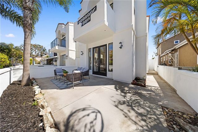 204 Lincoln Ave, Huntington Beach, CA 92648