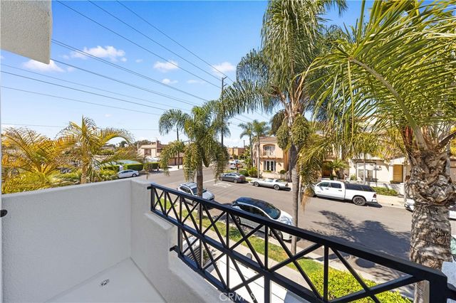 204 Lincoln Ave, Huntington Beach, CA 92648