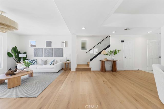 204 Lincoln Ave, Huntington Beach, CA 92648