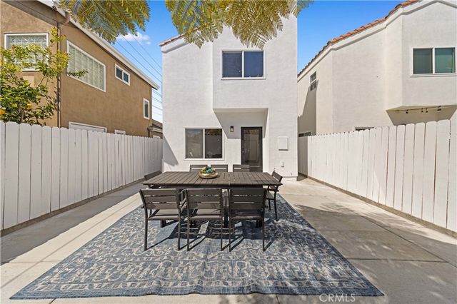 204 Lincoln Ave, Huntington Beach, CA 92648