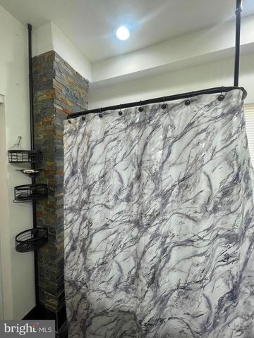 420 WOODFORD ST, Fredericksburg, VA 22401