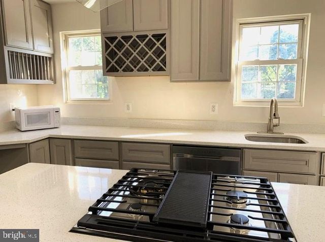 420 WOODFORD ST, Fredericksburg, VA 22401