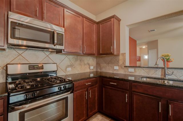 209 Moulins LN, Georgetown, TX 78626