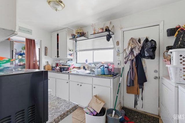 6617 Dorva Avenue, Bakersfield, CA 93306