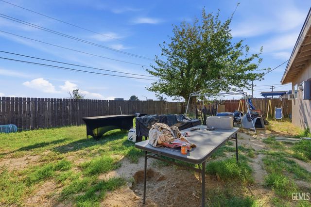 6617 Dorva Avenue, Bakersfield, CA 93306