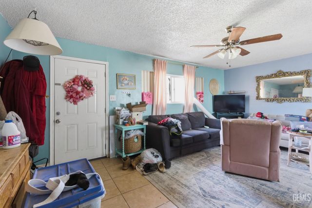 6617 Dorva Avenue, Bakersfield, CA 93306