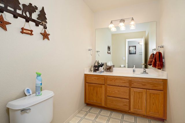 187 Prairie Landing Drive, Eagle Point, OR 97524