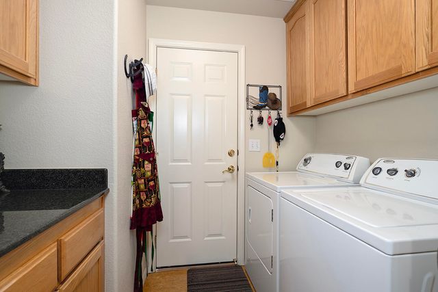 187 Prairie Landing Drive, Eagle Point, OR 97524