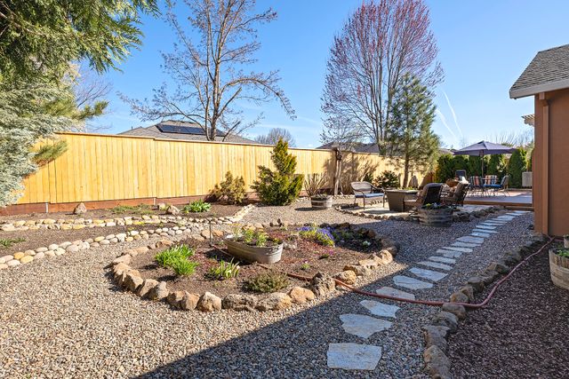 187 Prairie Landing Drive, Eagle Point, OR 97524