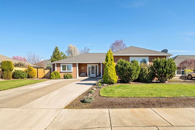 187 Prairie Landing Drive, Eagle Point, OR 97524