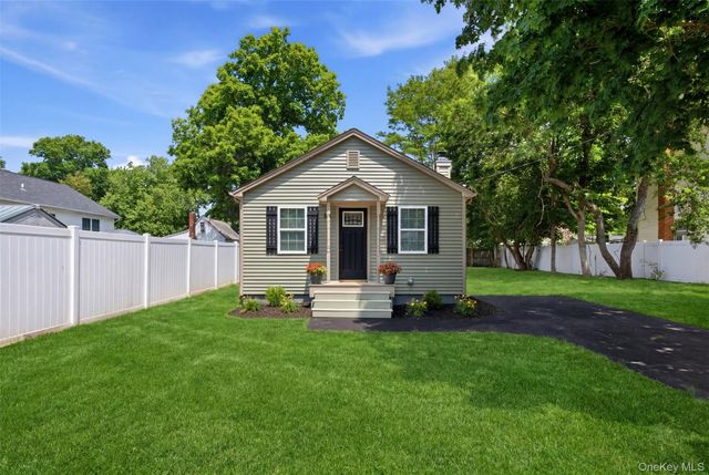 19 Lacrosse Road, Mastic Beach, NY 11951
