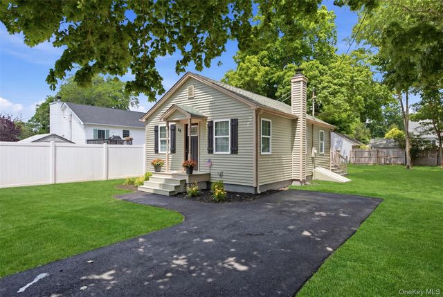 19 Lacrosse Road, Mastic Beach, NY 11951