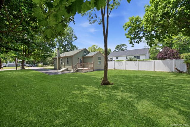 19 Lacrosse Road, Mastic Beach, NY 11951