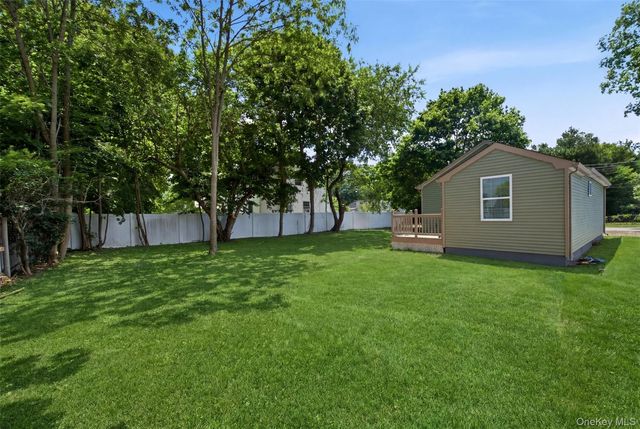 19 Lacrosse Road, Mastic Beach, NY 11951