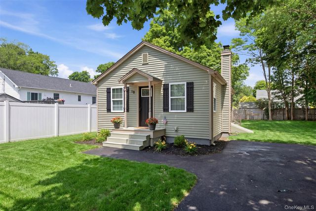 19 Lacrosse Road, Mastic Beach, NY 11951