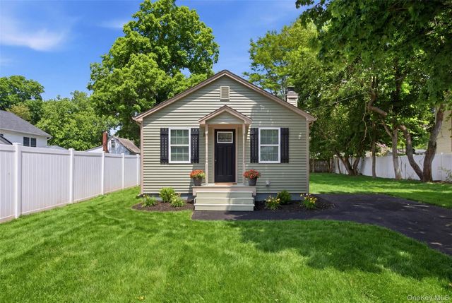 19 Lacrosse Road, Mastic Beach, NY 11951