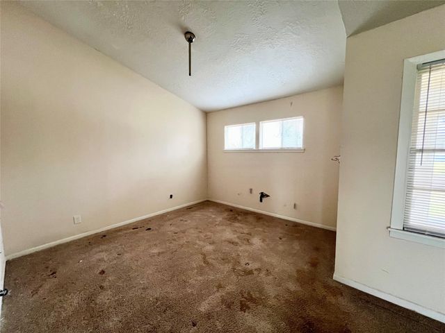 3009 Rust Avenue, Texas City, TX 77590