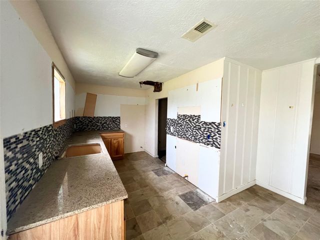 3009 Rust Avenue, Texas City, TX 77590