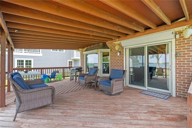 25 Hampshire DR, Hampton, VA 23669