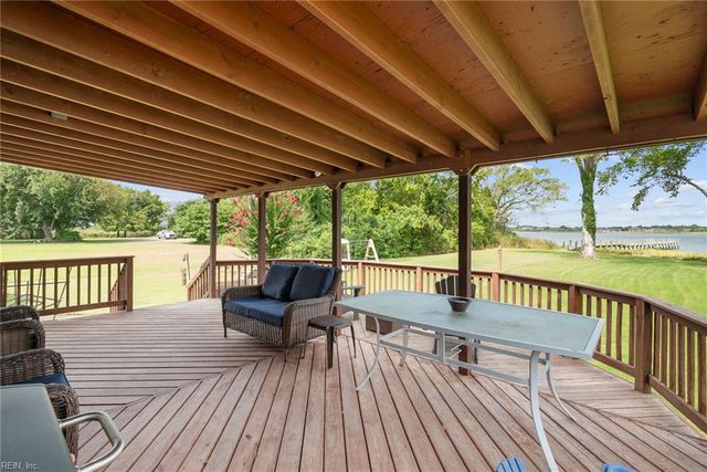 25 Hampshire DR, Hampton, VA 23669