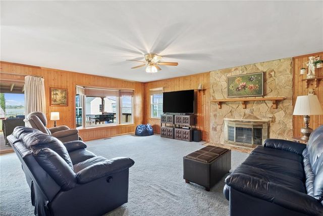 25 Hampshire DR, Hampton, VA 23669