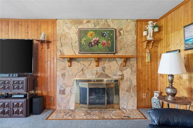 25 Hampshire DR, Hampton, VA 23669