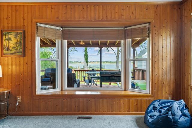 25 Hampshire DR, Hampton, VA 23669