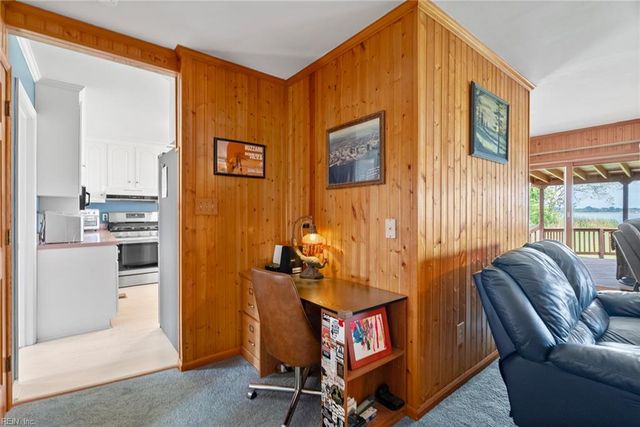 25 Hampshire DR, Hampton, VA 23669