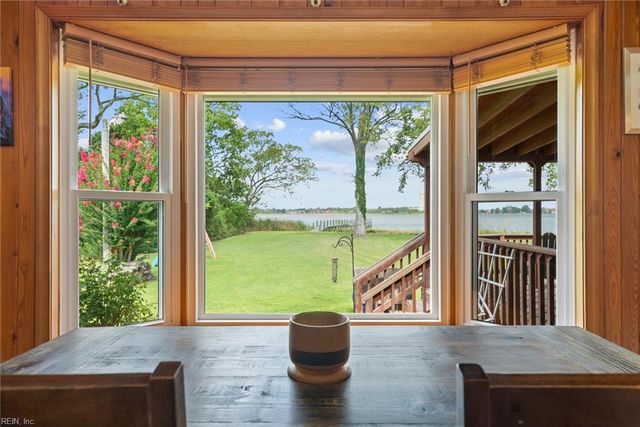 25 Hampshire DR, Hampton, VA 23669