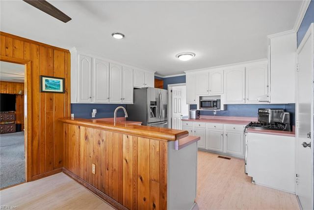 25 Hampshire DR, Hampton, VA 23669