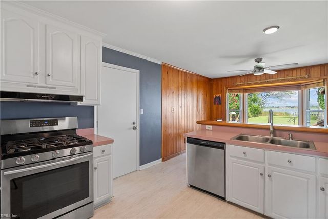 25 Hampshire DR, Hampton, VA 23669