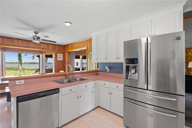25 Hampshire DR, Hampton, VA 23669