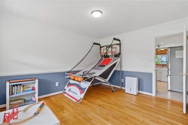25 Hampshire DR, Hampton, VA 23669