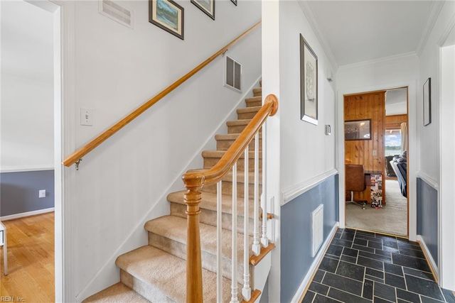 25 Hampshire DR, Hampton, VA 23669