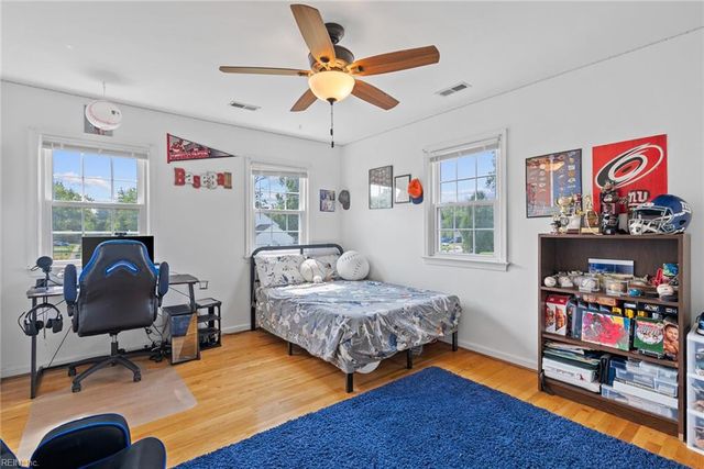 25 Hampshire DR, Hampton, VA 23669
