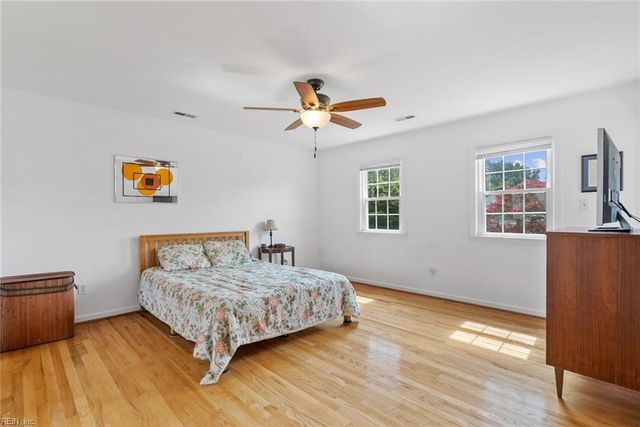 25 Hampshire DR, Hampton, VA 23669