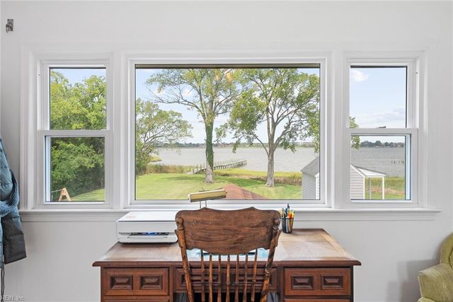 25 Hampshire DR, Hampton, VA 23669