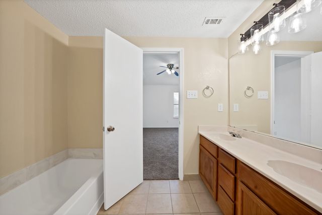 6711 Spur Ridge Court, Arlington, TX 76002