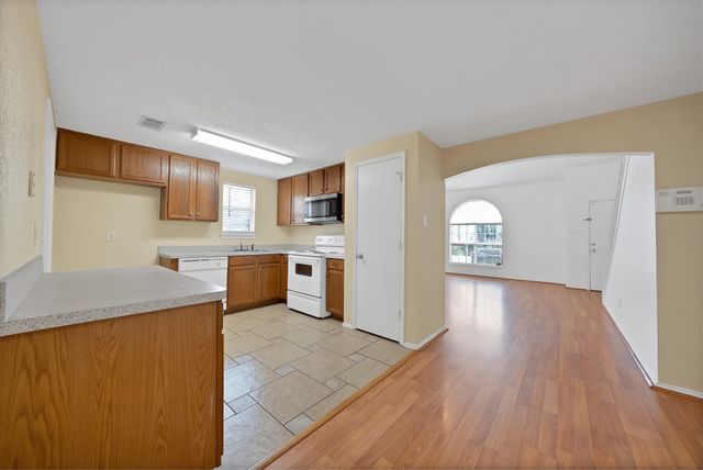 6711 Spur Ridge Court, Arlington, TX 76002
