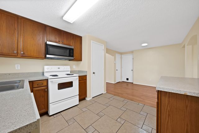 6711 Spur Ridge Court, Arlington, TX 76002