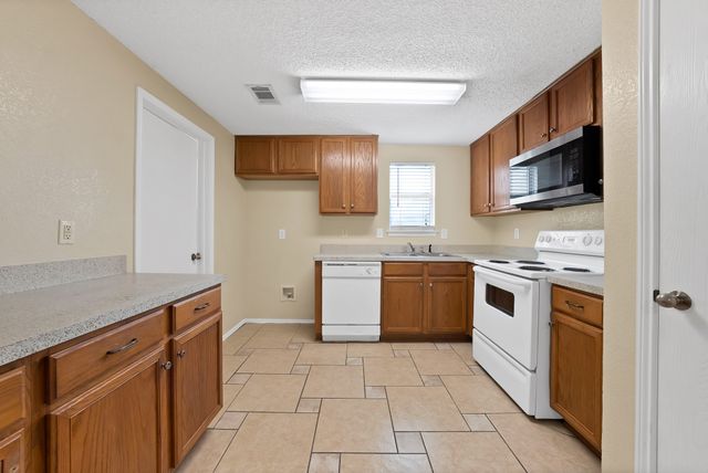 6711 Spur Ridge Court, Arlington, TX 76002