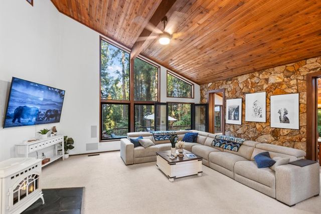 13011 Admiral Ln, Grass Valley, CA 95945