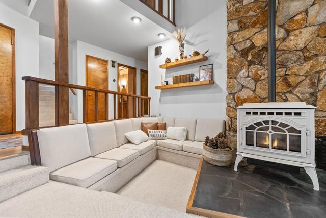 13011 Admiral Ln, Grass Valley, CA 95945