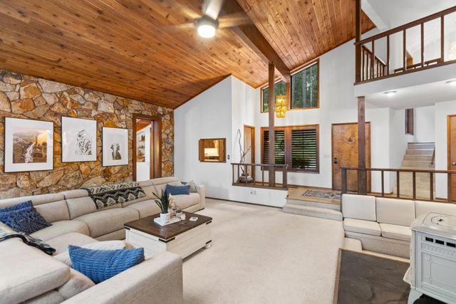 13011 Admiral Ln, Grass Valley, CA 95945