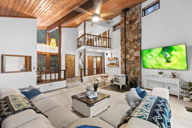 13011 Admiral Ln, Grass Valley, CA 95945