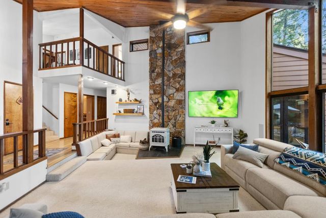 13011 Admiral Ln, Grass Valley, CA 95945