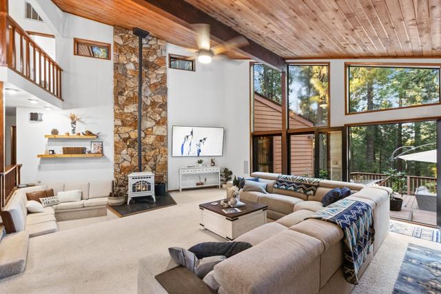 13011 Admiral Ln, Grass Valley, CA 95945