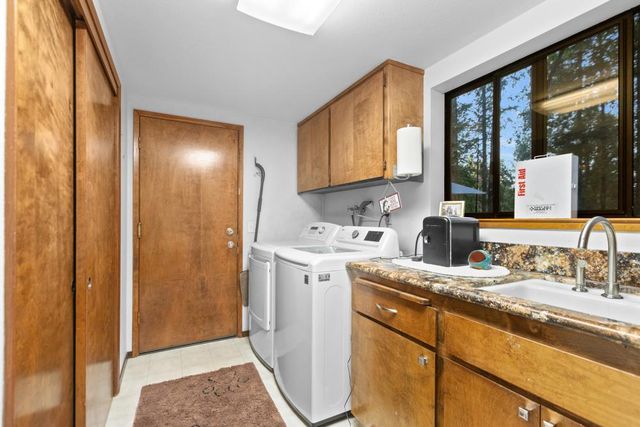 13011 Admiral Ln, Grass Valley, CA 95945